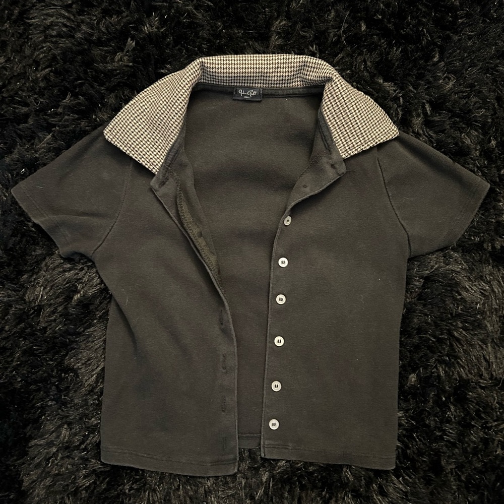 BRANDY MELVILLE button up t shirt!